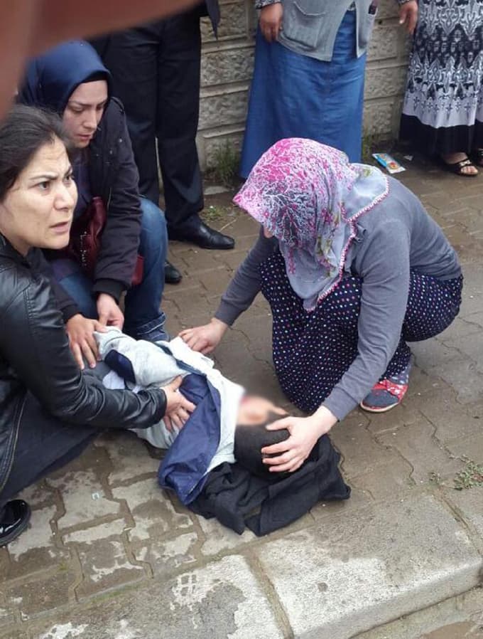 Kamyonet, otomobili biçti: 1'i ağır 5 yaralı!