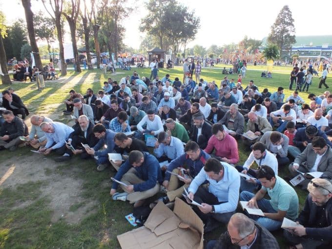 Binlerce kişi Kent Park'ta kitap okudu