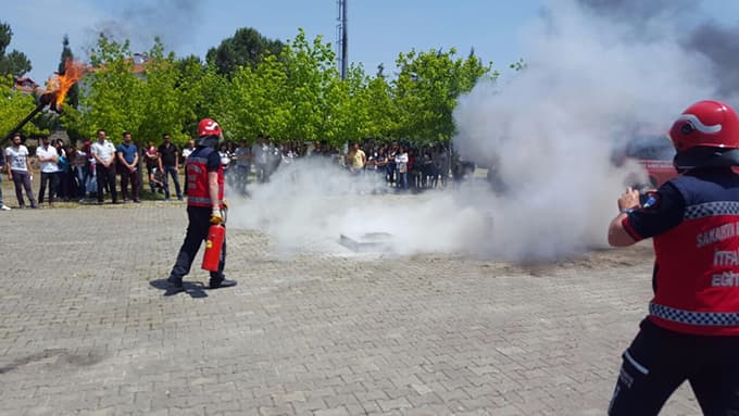 Seyfettin Selim Meslek Yüksekokulu'nda yangın tatbikatı