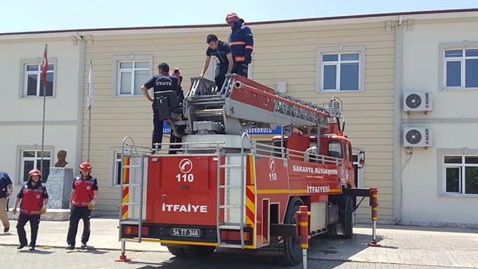 Seyfettin Selim Meslek Yüksekokulu'nda yangın tatbikatı