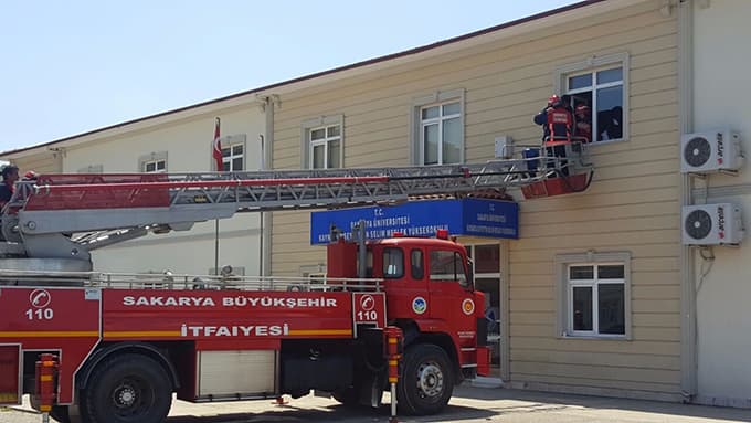 Seyfettin Selim Meslek Yüksekokulu'nda yangın tatbikatı