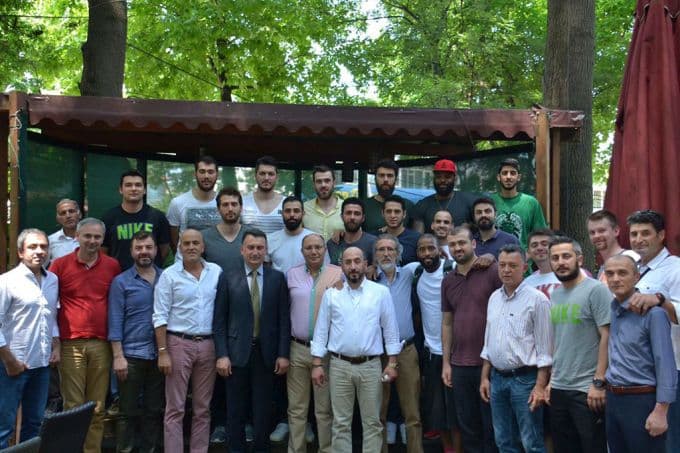 Dev adamlar, veda yemeğinde buluştu