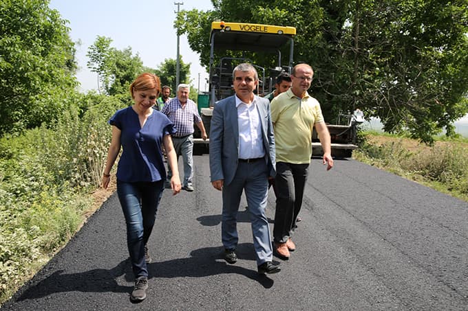 Asfalt çalışanlarına dondurmalı sürpriz