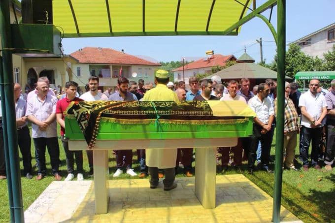 Bakan Faruk Çelik Akyazı'daki cenazeye katıldı