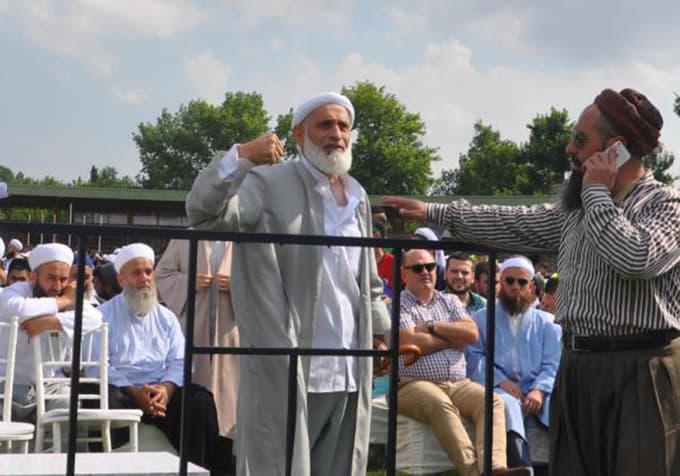 Mahmut Efendi'nin katıldığı programda protesto