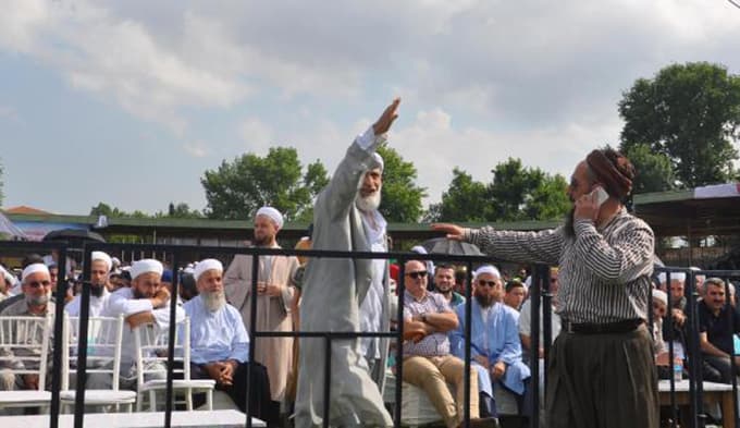 Mahmut Efendi'nin katıldığı programda protesto