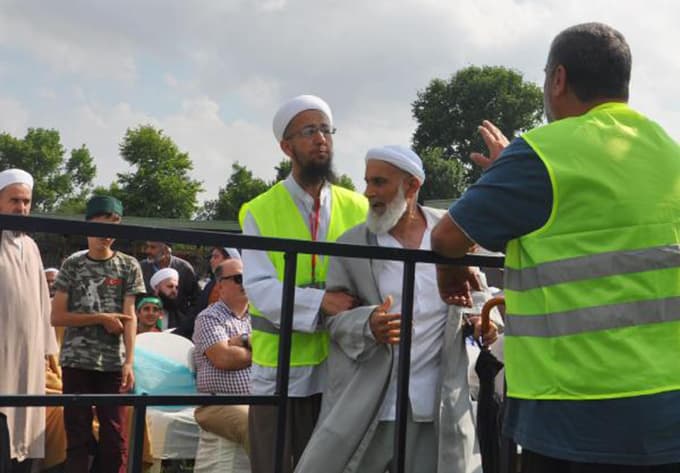 Mahmut Efendi'nin katıldığı programda protesto