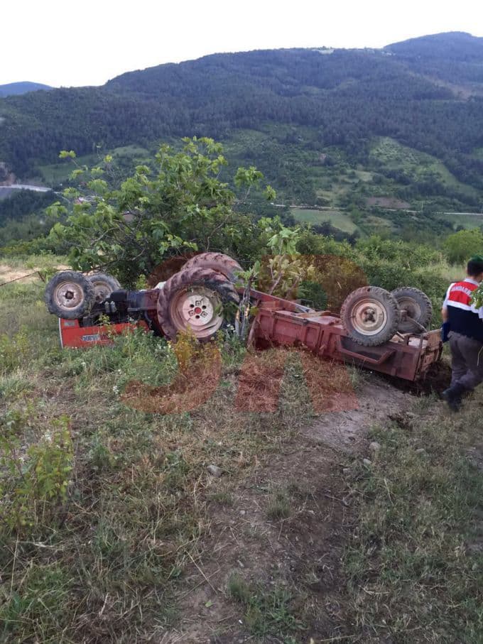 Devrilen traktörün altında kalan özel güvenlikçi öldü
