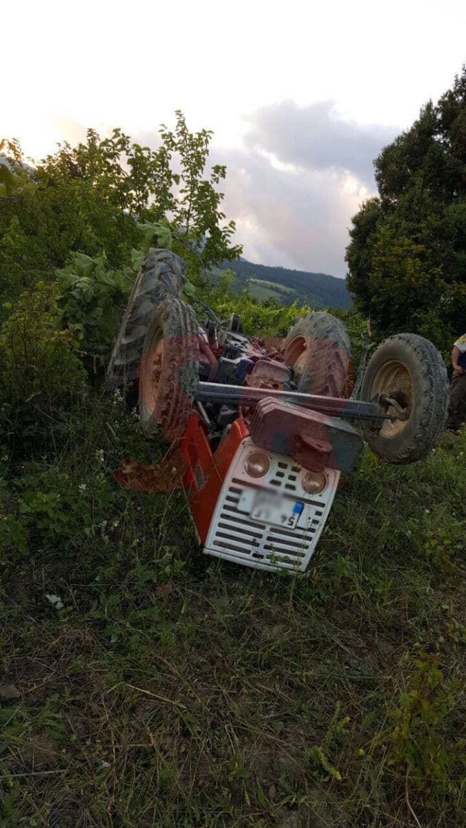 Devrilen traktörün altında kalan özel güvenlikçi öldü