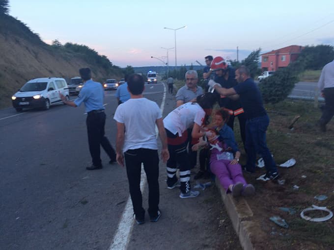 Ambulans kaza yaptı: 1 ölü 3 yaralı