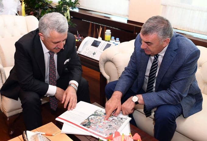 Tren yolunun yer altına alınmasına bakan desteği