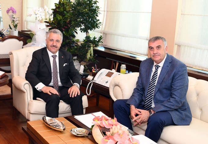 Tren yolunun yer altına alınmasına bakan desteği