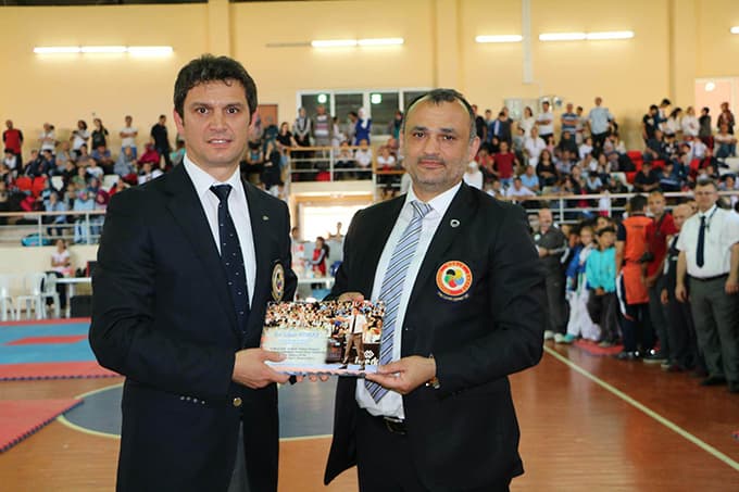 Geyve Karateciler sezonu mutlu kapattı