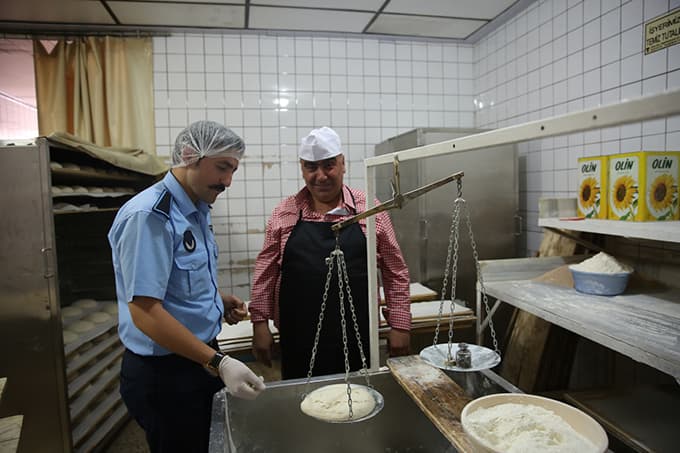 Zabıta ekipleri fırınları denetledi