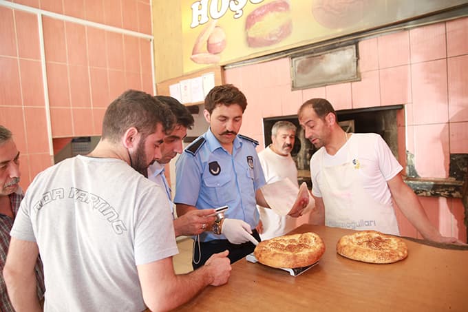 Zabıta ekipleri fırınları denetledi