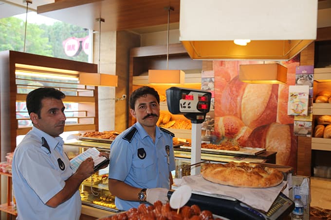 Zabıta ekipleri fırınları denetledi