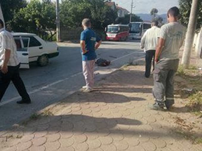 Motosiklet sürücüsü metrelerce sürüklendi. İşte o anlar...