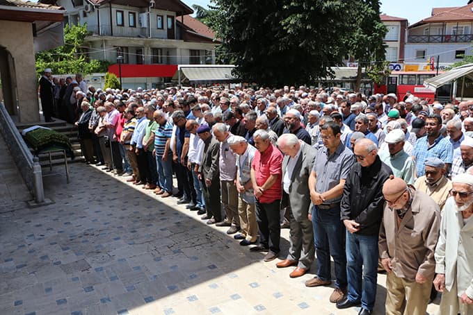 Sencer, dualarla son yolculuğuna uğurlandı