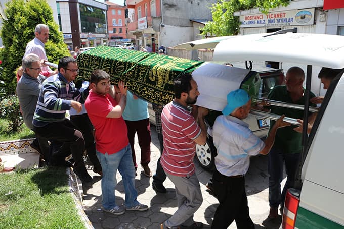 Sencer, dualarla son yolculuğuna uğurlandı