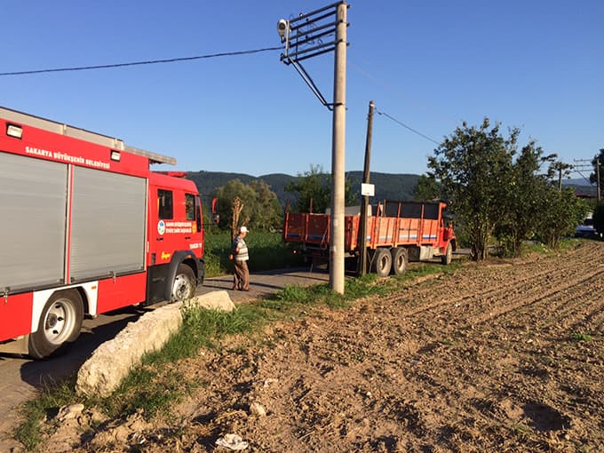 Kaza Yapan Otomobil Alev Aldı