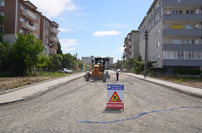 Başkan Öztürk, asfalt çalışmalarını denetledi