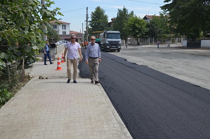 Başkan Öztürk, asfalt çalışmalarını denetledi