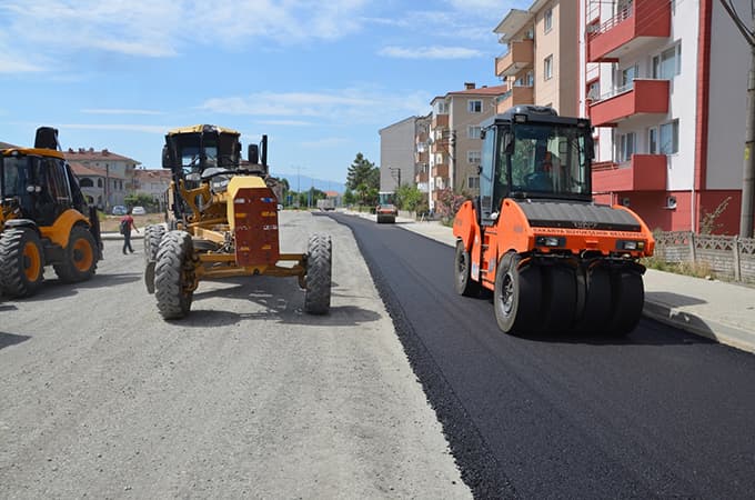 Başkan Öztürk, asfalt çalışmalarını denetledi