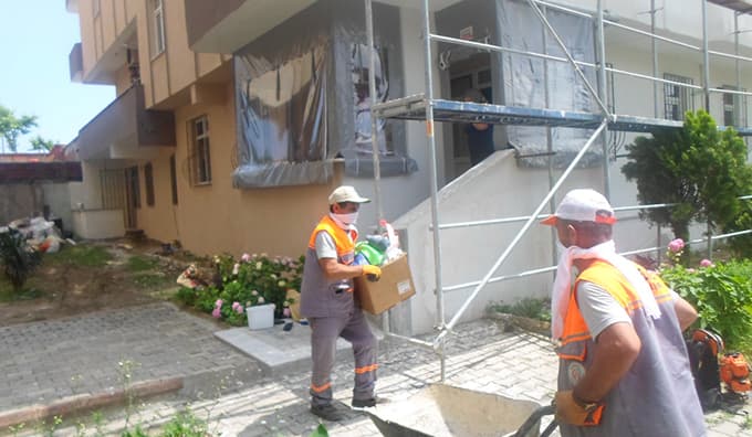 Karasu'da çöp ev boşaltıldı
