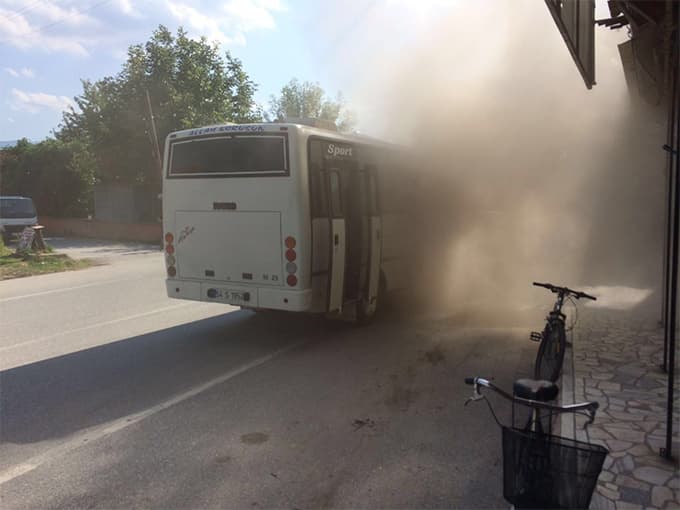 Seyir halinde alev aldı