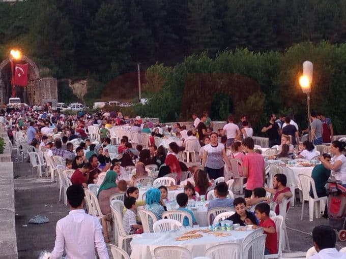 1500 yıllık köprüde oruç açtılar