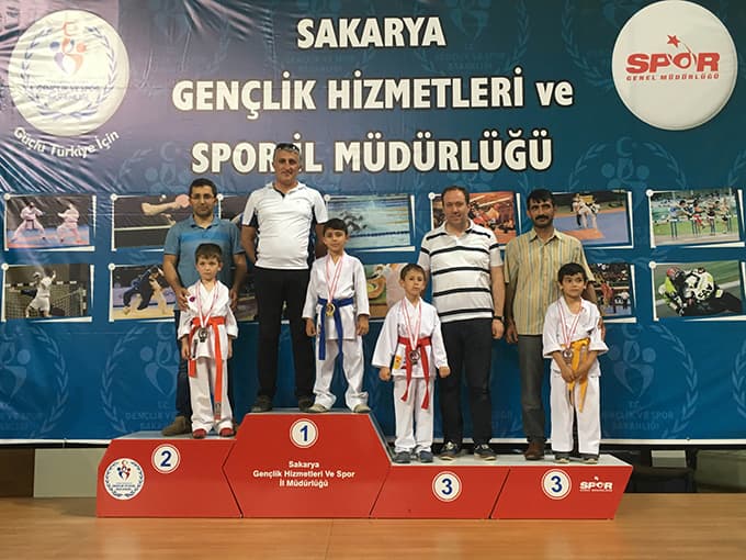 Babalara en anlamlı hediyeyi sporcular verdi