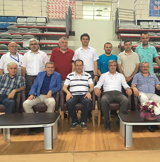 Babalara en anlamlı hediyeyi sporcular verdi