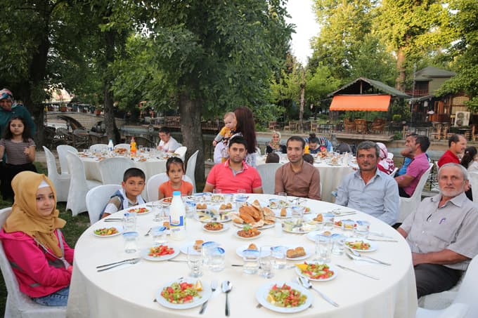 Adapazarı Belediyesi personelleri ile iftarda buluştu