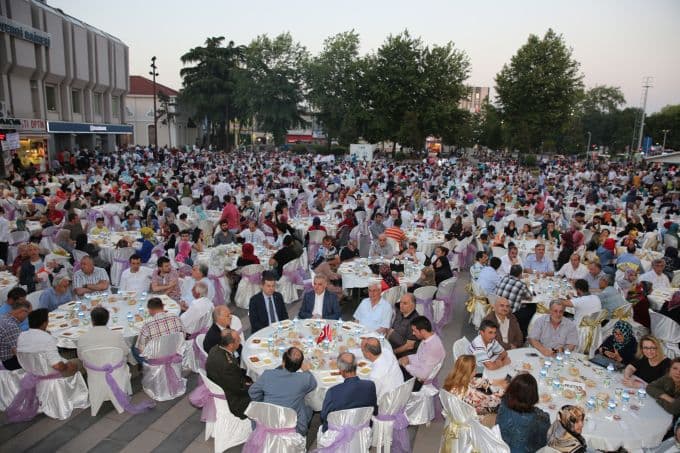 Adapazarlılar Kurtuluş Günü iftarında buluştu