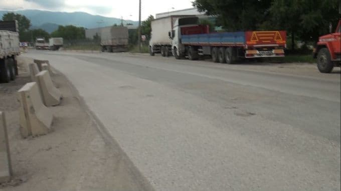 Esnaf ve sürücülerden bozuk yol tepk gösterdi