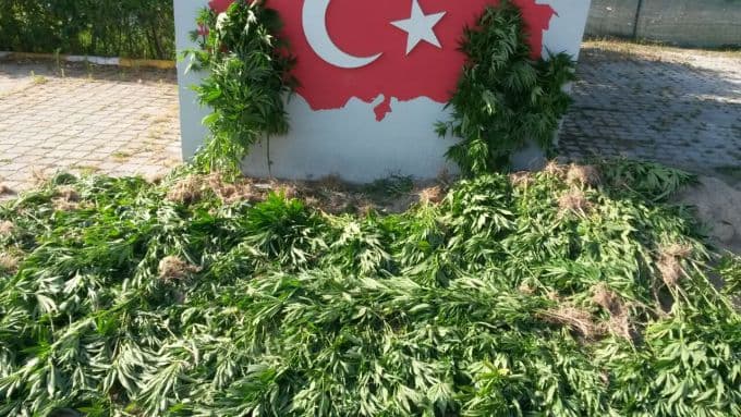 Jandarmadan zehir tacirlerine darbe