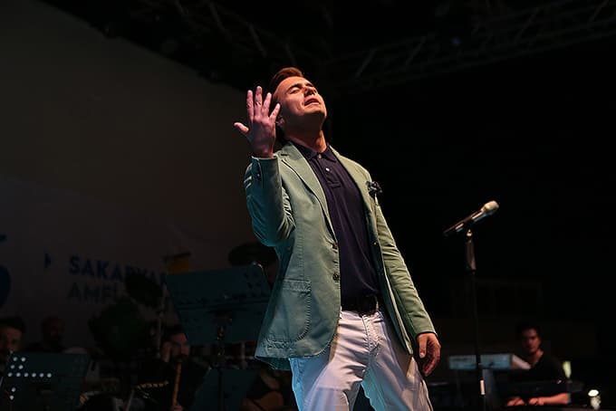 Mustafa Ceceli Sakaryapark'ta hayranları ile buluştu