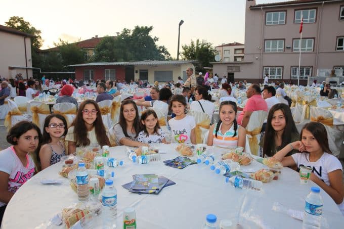 Halk iftarı Şirinevler'de yapıldı