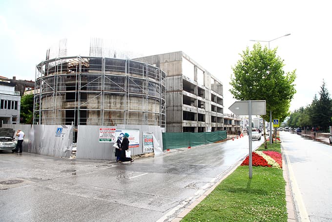 Şehrin İlk Katlı Otoparkı Yükseliyor