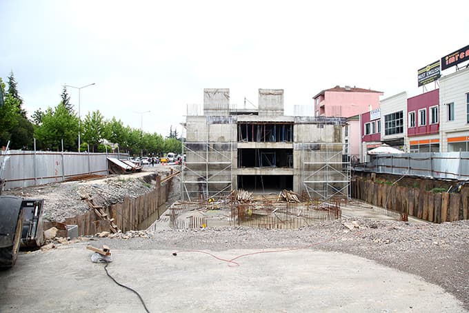 Şehrin İlk Katlı Otoparkı Yükseliyor