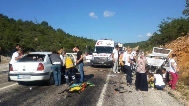 Sakarya'daki cenazeden dönerken kaza yaptılar: 2 ölü!