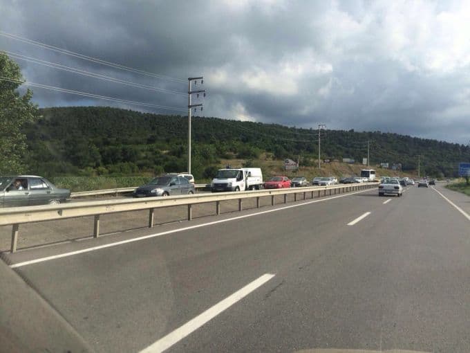 O yolda kilometrelerce araç kuyruğu oluştu
