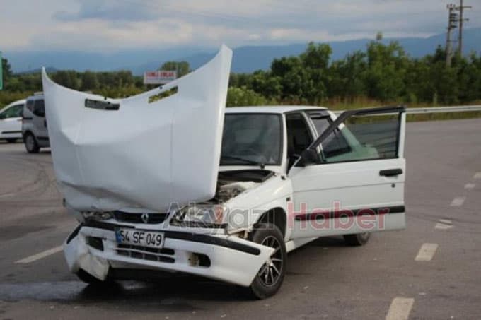 TEM otoyolu Akyazı Gişeleri' nde kaza 