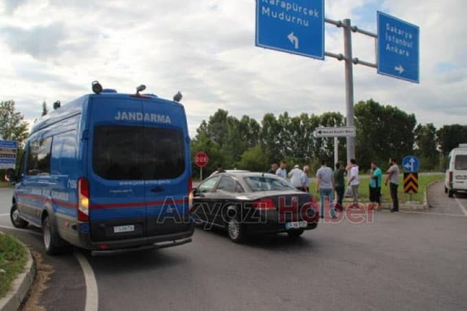 TEM otoyolu Akyazı Gişeleri' nde kaza 
