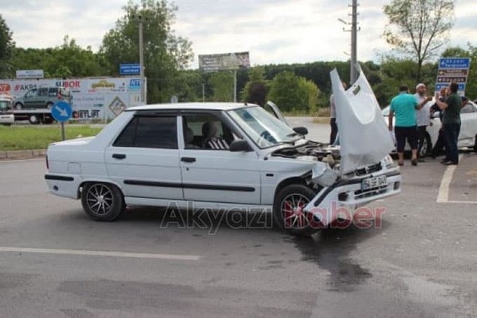 TEM otoyolu Akyazı Gişeleri' nde kaza 