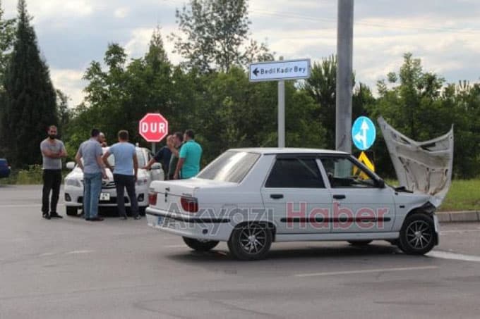 TEM otoyolu Akyazı Gişeleri' nde kaza 