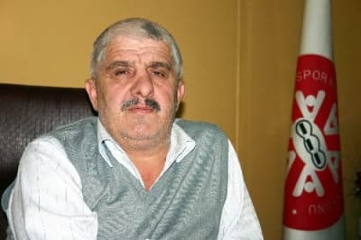 <p><font face="arial,helvetica,sans-serif" size="2"><strong>İyileştirmeler Yeterli Değil</strong></font></p><p><br /><font face="arial,helvetica,sans-serif" size="2"><font color="#333399">Amat&ouml;r spor kul&uuml;plerinin bir okul ve kuran kursu kadar topluma hizmet ettiğini vurgulayan Kama, gen&ccedil;lerin spor yaparak k&ouml;t&uuml; alışkanlıklardan uzak durduğunu belirtti.</font> Amat&ouml;r kul&uuml;plerin ayakta durması i&ccedil;in m&uuml;cadele ettiklerini anlatan Kama, amat&ouml;r kul&uuml;plerin İddaa, Spor Toto -Loto'dan gelir almalarına imkan sağlayacak kul&uuml;pler yasasının kısa s&uuml;rede &ccedil;ıkartılmasının gerektiğini s&ouml;yledi. <font color="#333399">Futbol federasyonu'nun amat&ouml;r kul&uuml;plerin &ouml;dediği vize ve ilk lisans &uuml;cretlerinde iyileştirmeler yaptığına dikkati &ccedil;eken Kama, bu iyileştirmelerinde yeterli olmadığını bildirdi.<br /></font></font></p>