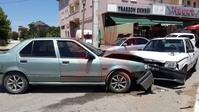 Kafa kafaya çarpıştılar