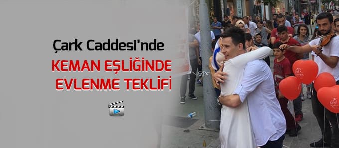 Çark Caddesi'nde evlenme teklifi