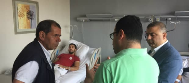 Başkan Dursun Özbek'ten bıçaklanan kürekçilere ziyaret